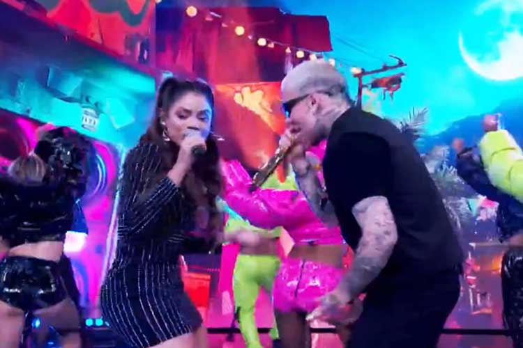 No ‘Domingão’, Lexa tropeça em MC Daniel e quase leva tombo ao vivo