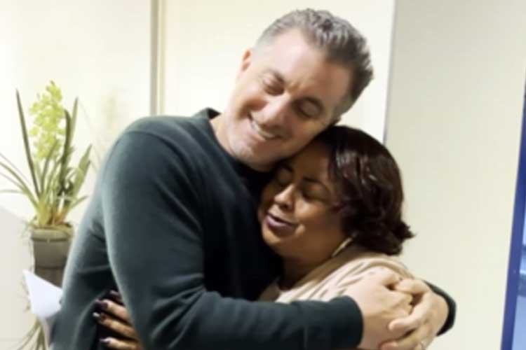 Luciano Huck realiza o sonho de fã: ‘Tenho que retribuir esse carinho’