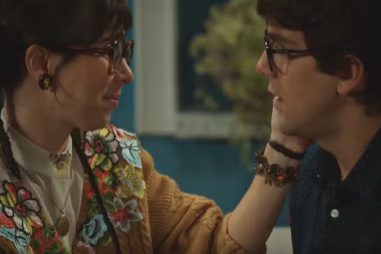 Família é Tudo: Descubra quando irá ao ar primeiro beijo entre Lupita e Guto