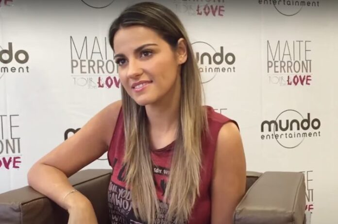 Maite Perroni - Foto: E! Now Brasil/YouTube Maite Perroni - Foto: E! Now Brasil/YouTube