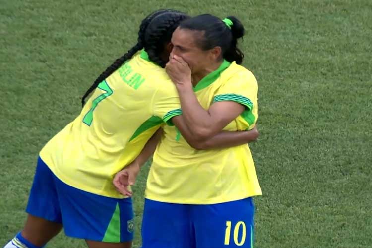 Marta é expulsa durante jogo nas Olimpíadas, não segura a emoção e cai no choro