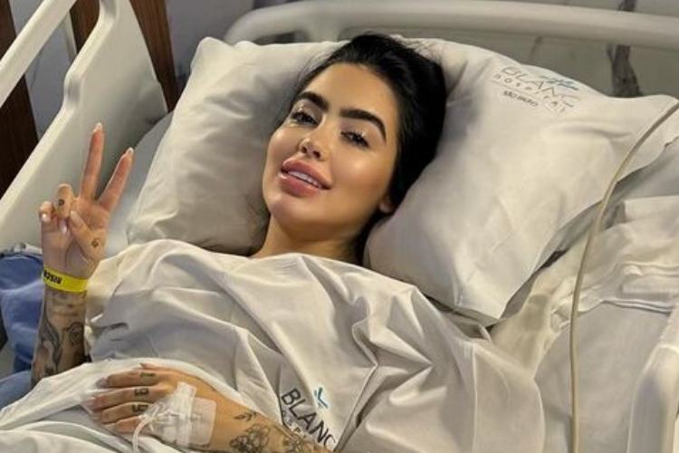 MC Mirella aparece em hospital e manda recado aos seguidores