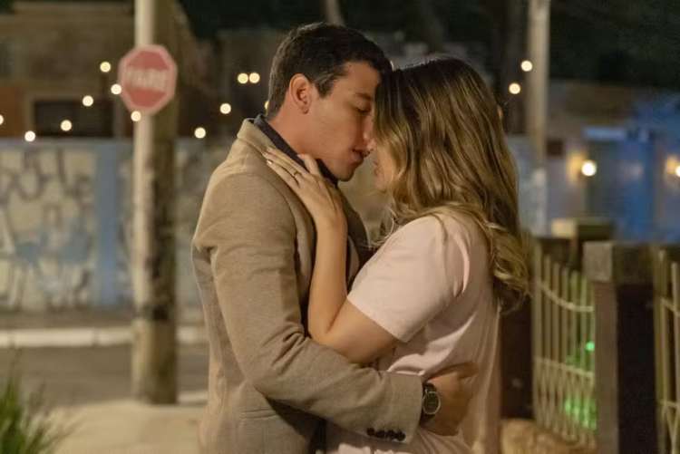 Família é Tudo: Murilo e Electra se beijarão pela primeira vez