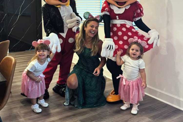 Poliana Rocha mostra reação da neta ao ouvir música de Zé Felipe