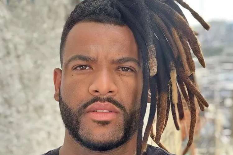 Rene Silva acerta com a Globo e se torna o novo apresentador do canal carioca