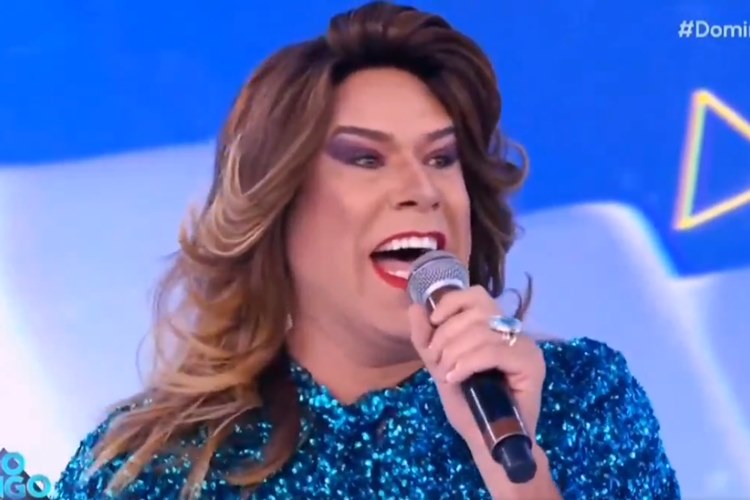 Tiago Barnabé quebra protocolo e manda recado para Eliana ao vivo no ‘Domingo Legal’