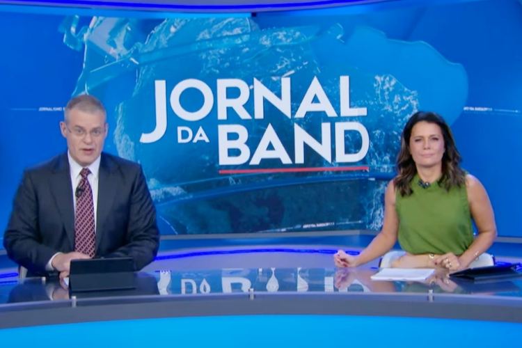 Adriana Araújo volta ao ‘Jornal da Band’ após passar mal ao vivo