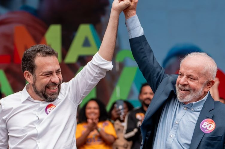 Lula participa de comício de Boulos com direito a Hino Nacional em linguagem neutra: “Dos FILHES”