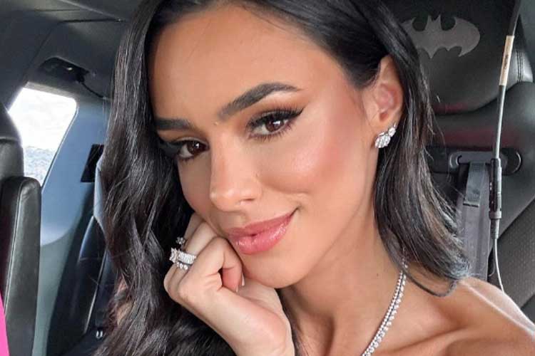 Bruna Biancardi surge em helicóptero de Neymar a caminho de casamento