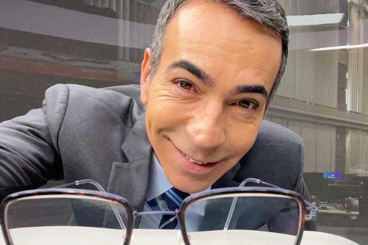 De folga do ‘Jornal Hoje’, César Tralli surge em momento de descontração e faz agradecimento