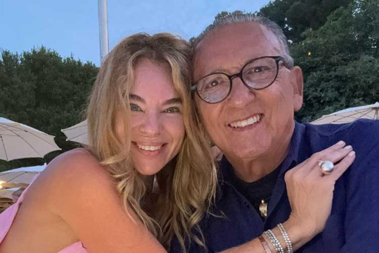 Esposa de Galvão Bueno revela que se ‘assustou’ durante a primeira vez com o narrador: ‘Que fôlego’