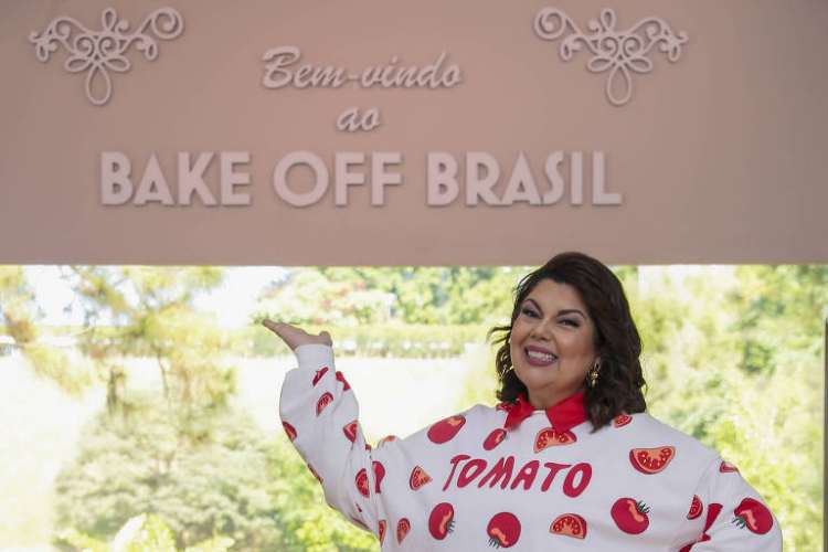 Prestes a estrear no Bake Off Brasil, no SBT, Fabiana Karla comemora: “No meu momento mais feliz”