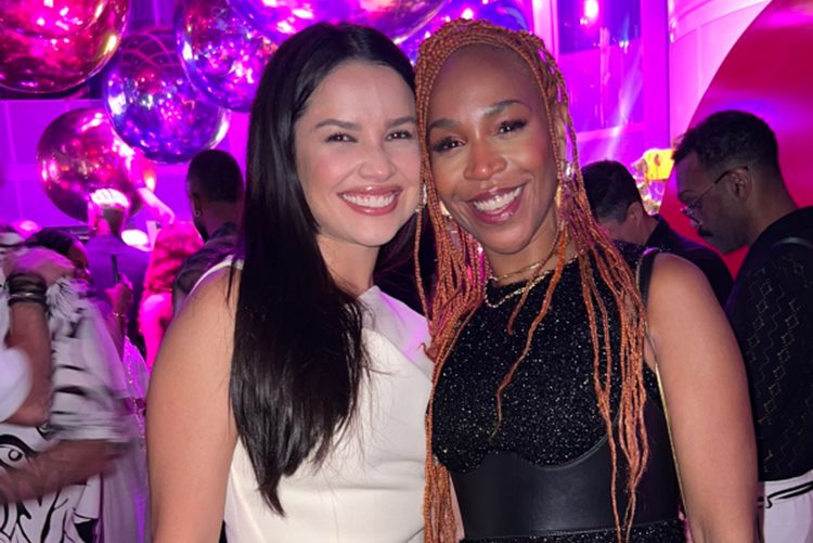 Amigas? Karol Conká posa com Juliette e fãs torcem por feat: “Imagina”