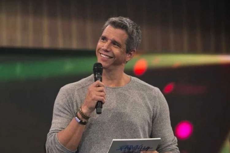 Contrato assinado? Márcio Garcia surge em fotos na Record e conta: “Um spoiler do que vem por aí!”