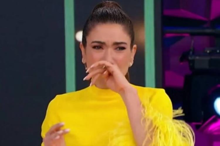 Patrícia Abravanel surge emocionada ao retomar gravações do ‘Programa Silvio Santos’ após morte do pai