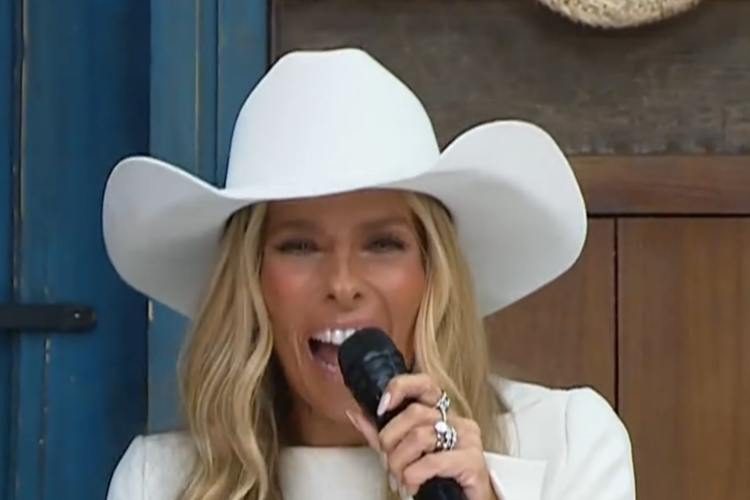 A Fazenda 16: Adriane Galisteu surge com look todo branco em estreia da nova temporada do reality