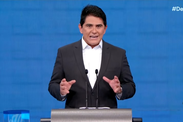 Debate SBT: César Filho ‘puxa orelha’ de candidatos após cadeirada e ofensas