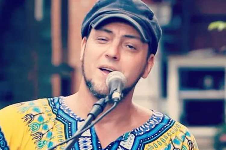 Morre aos 45 anos o cantor Conrado Pouza, cerca de um ano após se curar da leucemia