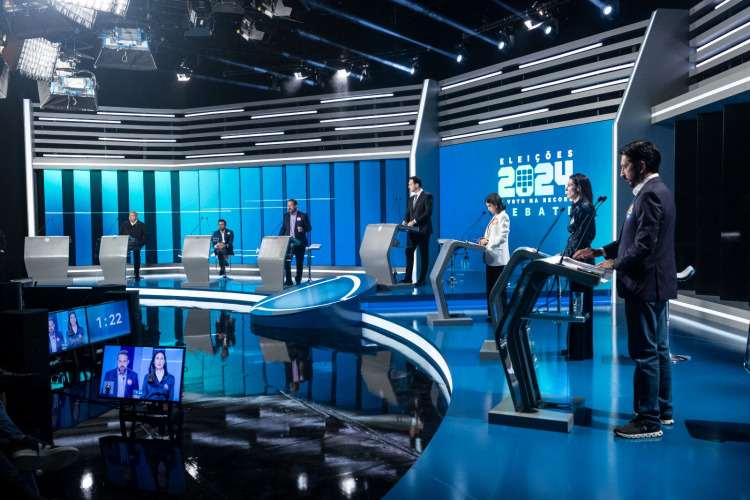 Debate na Record conquista excelente audiência e faz emissora ficar em segundo lugar isolado