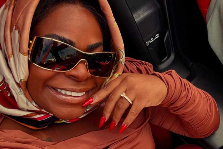 Jojo Todynho causa alvoroço ao surgir trocando beijos com rapaz durante viagem aos Estados Unidos