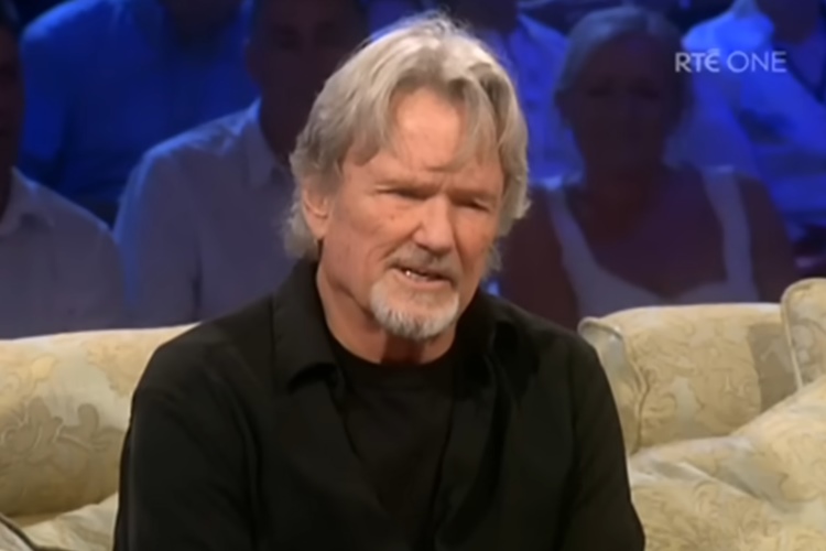 Morre Kris Kristofferson, cantor e ator de ‘Nasce Uma Estrela’, aos 88 anos