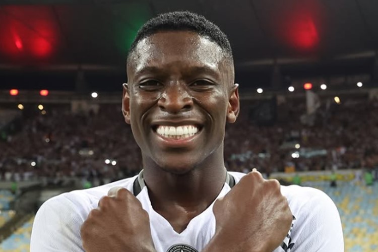 Luiz Henrique, jogador do Botafogo, é internado às pressas após classificação na Libertadores
