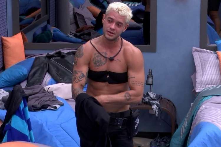 Estrela da Casa: Descubra o motivo pelo qual Nick Cruz usa fitas pretas em seus peitos