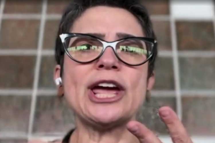 No ‘Encontro’, Sandra Annenberg desabafa sobre golpe e faz alerta