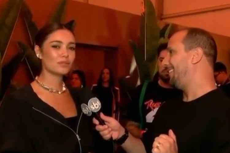 Repórter do ‘Fofocalizando’ faz pergunta ‘polêmica’ para Sophie Charlotte e leva invertida da atriz