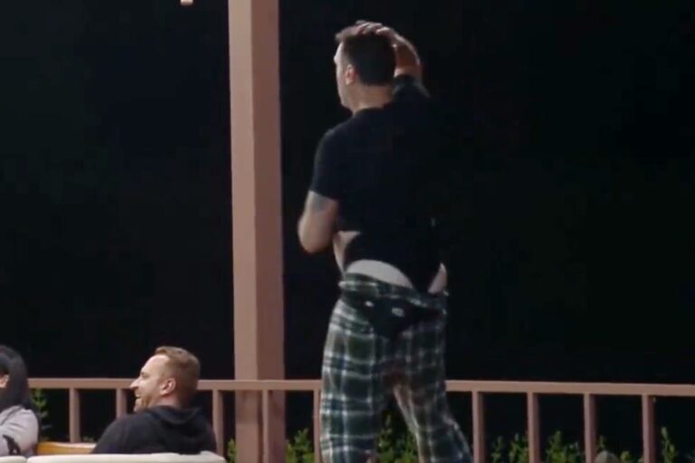 A Fazenda 16: Albert afasta aparência de ‘bom moço’ e imita Luana de fio dental: “mico”