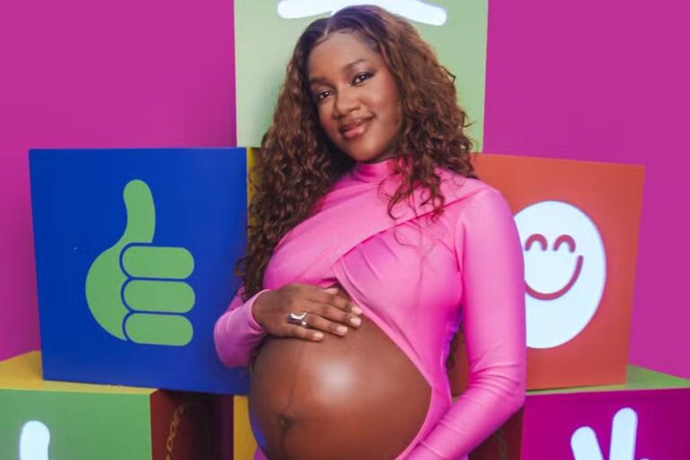 IZA divulga primeiro registro de Nala, sua primeira filha com Yuri Lima