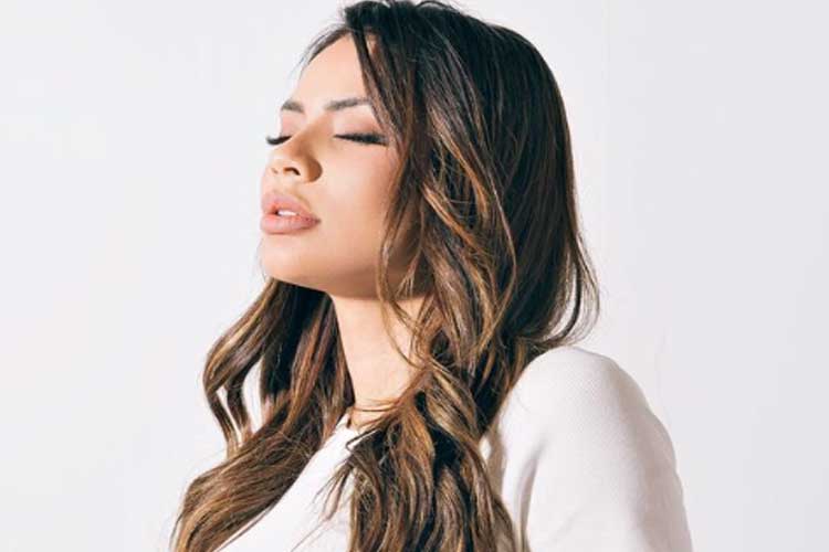 Grávida do primeiro filho, Lexa mostra o tamanho de sua barriga: ‘Mamãe coruja’