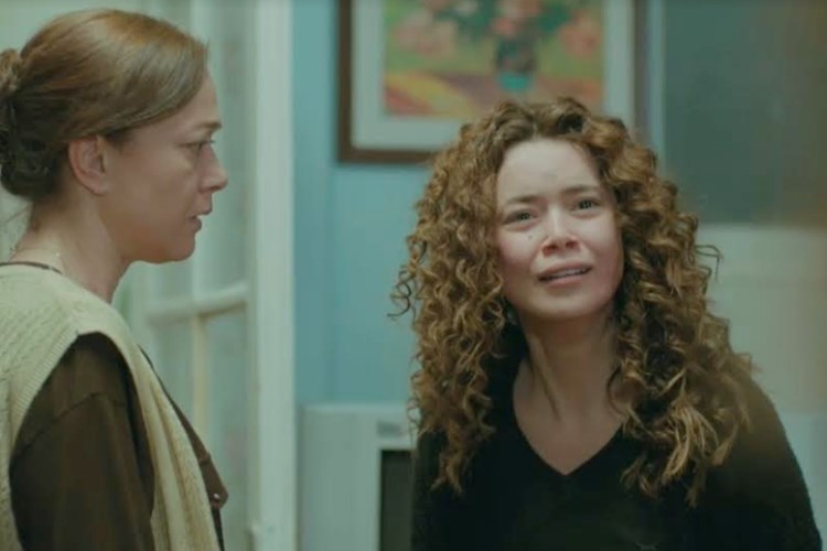 Força de Mulher: Enver confronta Sirin na frente de toda a família