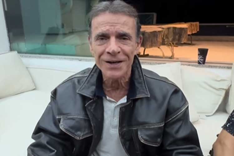 Ator Mário Gomes passa mal e precisa ser atendido por ambulância no Rio
