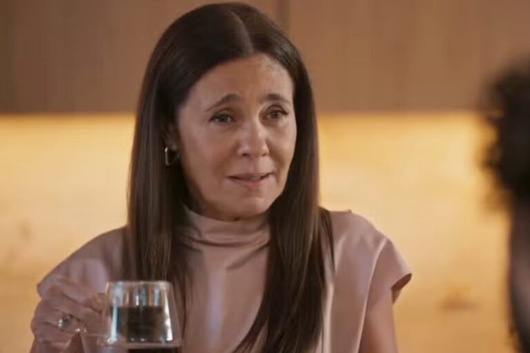 Mania de Você: Mércia deixa clínica e se vinga de Mavi