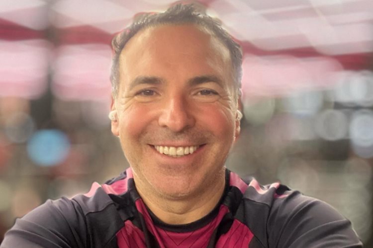 Reinaldo Gottino surge magérrimo e recebe elogios: “siga focado, está muito lindo”