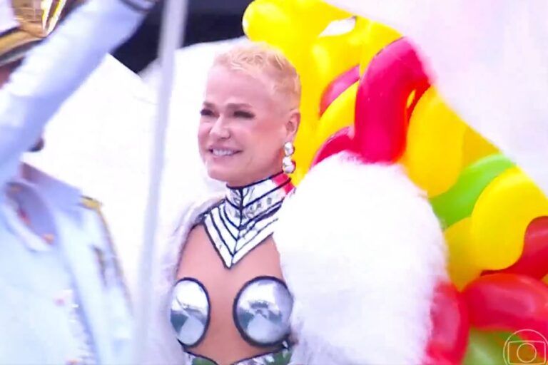 Xuxa resgata hits, nave e paquitas em show no intervalo do Futebol da Esperança