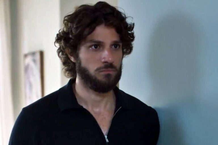 Chay Suede é ‘aplaudido’ após cena dramática em Mania de Você: “Vilão do ano”