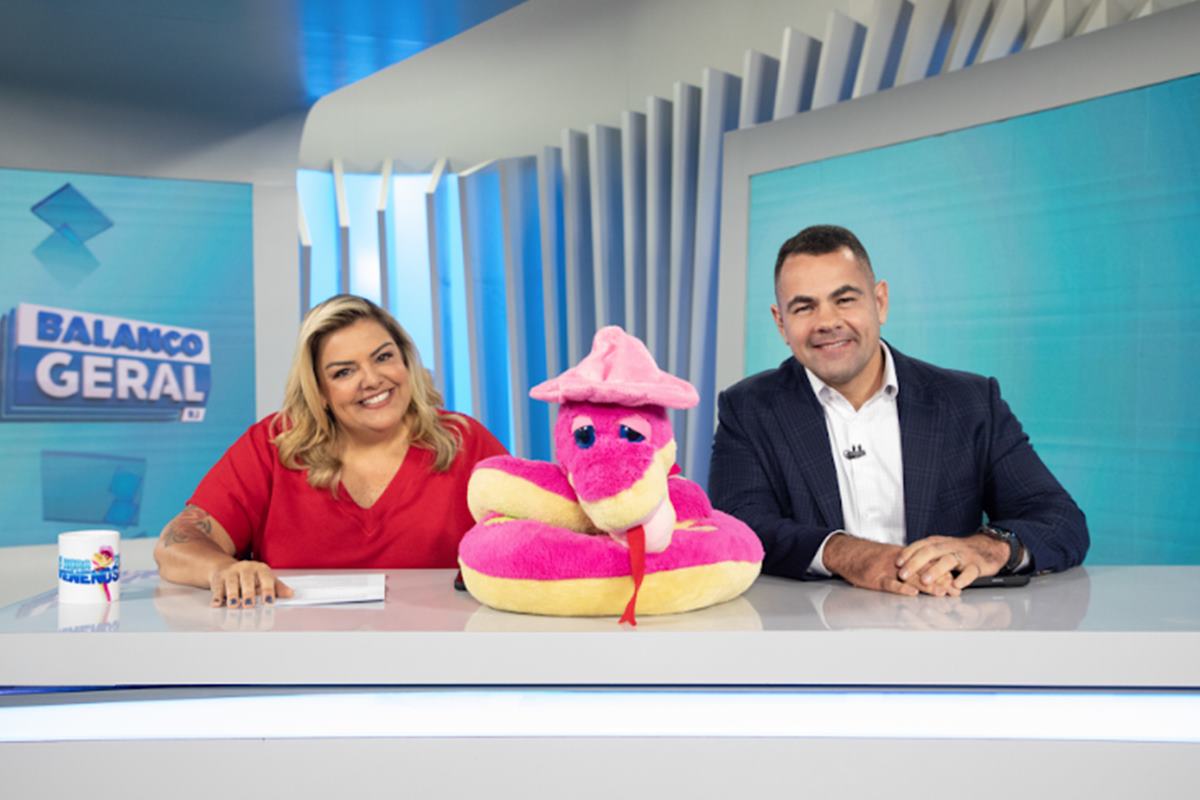 Mabell Reipert e Tino Júnior no quadro A Hora da Venenosa - Foto: Thiago Costa/Record Rio