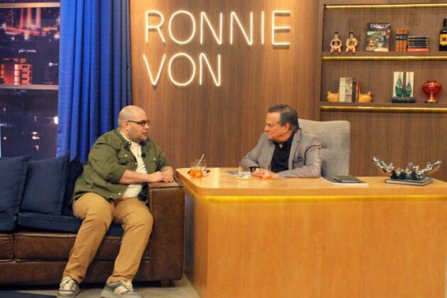 Tiago Abravanel e Ronnie Von (Cr&eacute;dito: Divulga&ccedil;&atilde;o/RedeTV!)