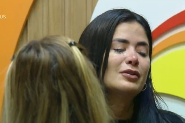 A Fazenda 16: Após ir para a baia, Vanessa convida Babi para desistir