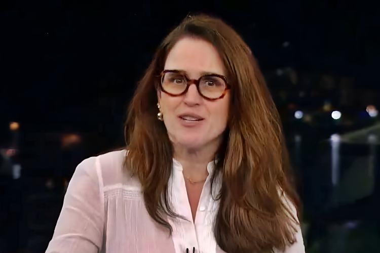 Ana Luíza Guimarães enfrenta problema técnico no ‘RJ2’ e detalhe incomum chama atenção do público: “Diva”