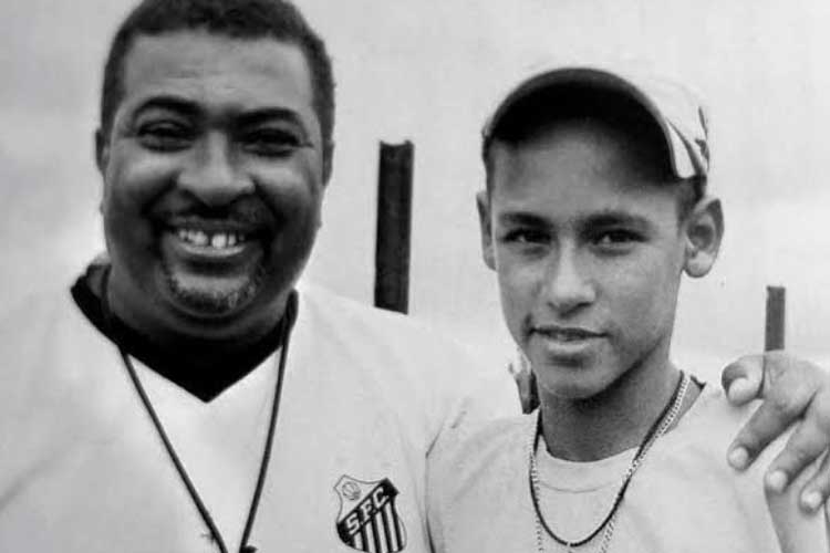 Pai de Neymar lamenta a morte do treinador responsável por descobrir o filho no futebol: ‘Minha gratidão’