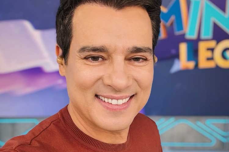 Sucesso no SBT, Celso Portiolli surge vestido de Chaves: ‘Isso, isso, isso’