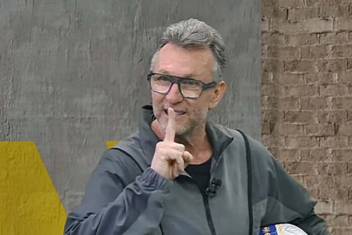 Craque Neto Craque Neto comentando ao vivo sobre o salário e a aposentadoria no Os Donos da Bola (Reprodução: Band TV)