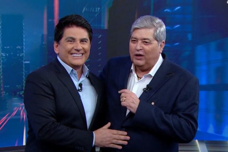 César Filho quebra protocolo e faz surpresa para Datena no ‘Tá Na Hora’