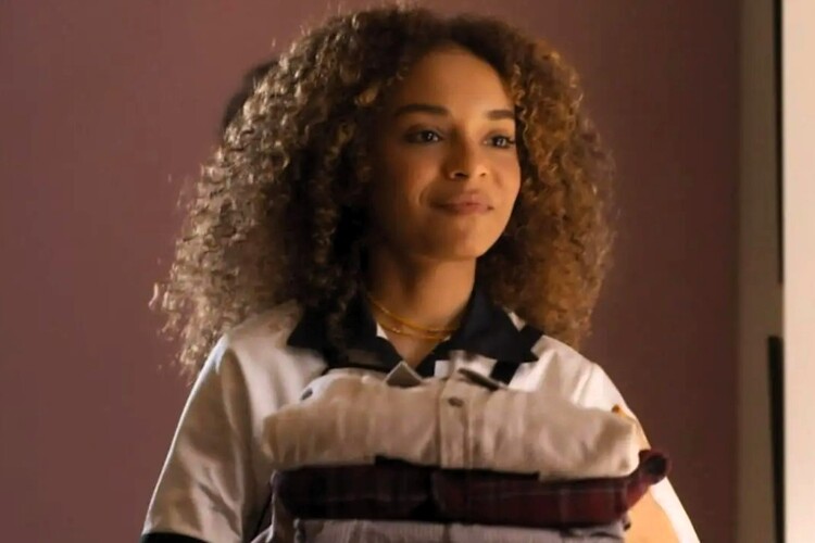 Gi Fernandes como Evelyn em Mania de Você