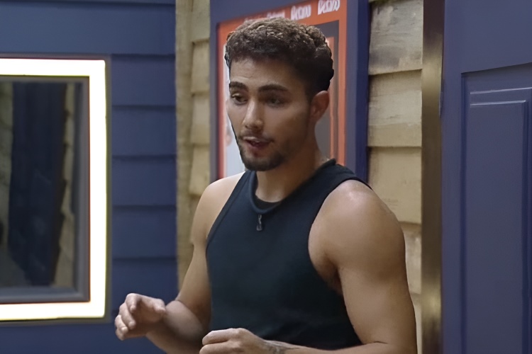 A Fazenda 16: Gui pega Flor no flagra e conta aos aliados sobre acordo com Gilsão