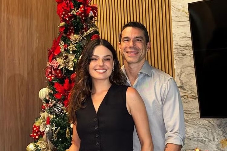 Isis Valverde e Marcus Buaiz oficializam a união e surpreendem com casamento discreto