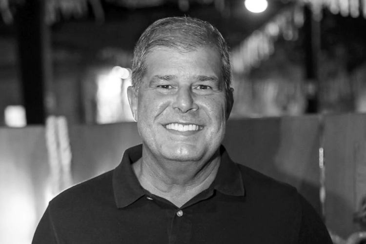 Apresentador João Bernardo Simões é encontrado morto, aos 64 anos, em São Paulo